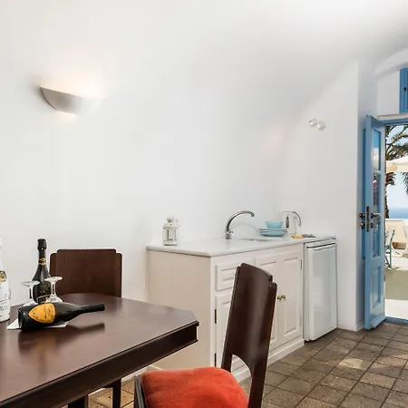 Apart Otel Pantelia 4*