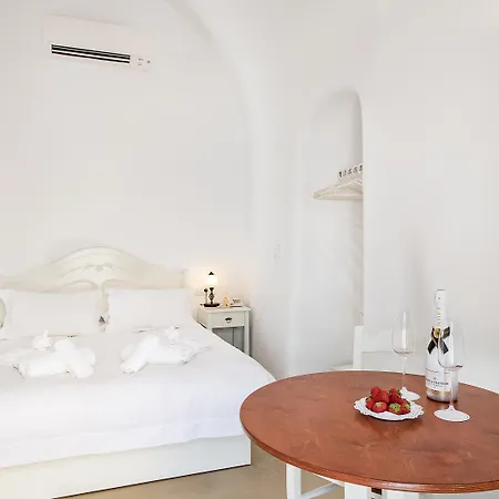 Pantelia Aparthotel Fira (Santorini)