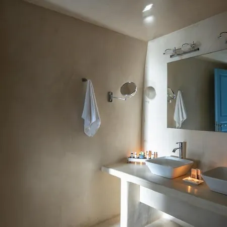 Pantelia Aparthotel 4*