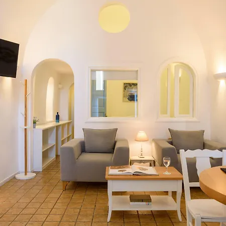 Pantelia Aparthotel Fira (Santorini)