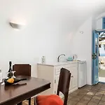 מלון דירות Pantelia 4*