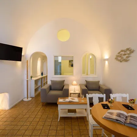 Pantelia Lägenhetshotell 4*